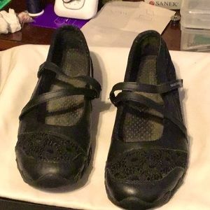 skechers blk shoes